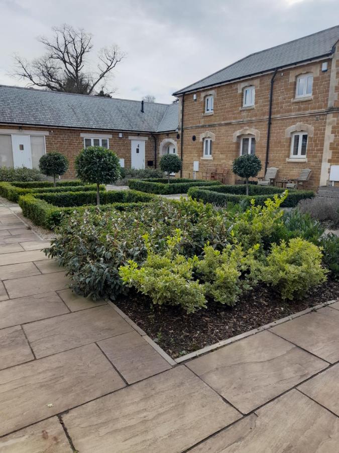 The Stables A Contractor Family 2 Bed Town House In Central Melton Mowbray Exterior photo